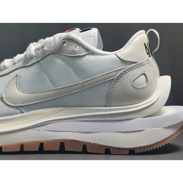 GOD BATCH Sacai x Nike VaporWaffle Sail DD1875 100