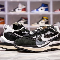 H12 BATCH Sacai x Nike VaporWaffle Black White CV1363 001