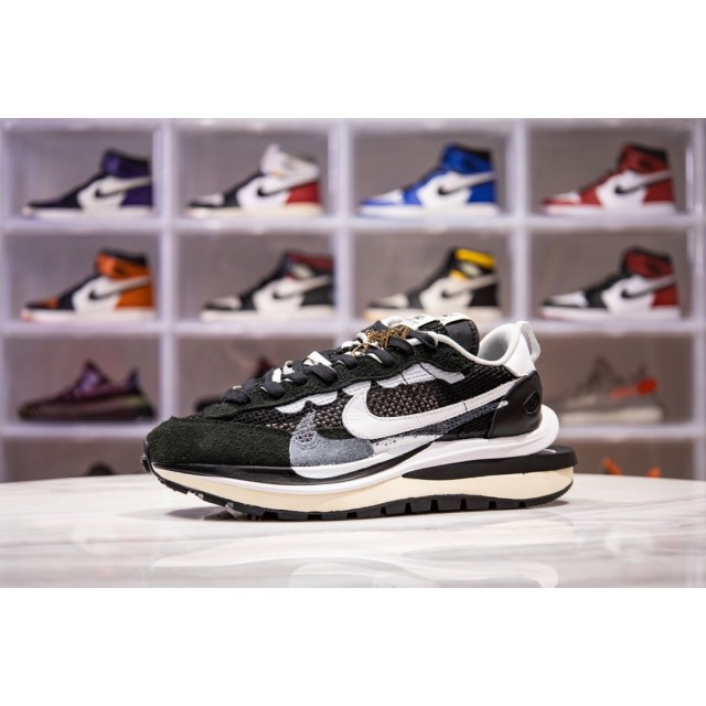 H12 BATCH Sacai x Nike VaporWaffle Black White CV1363 001