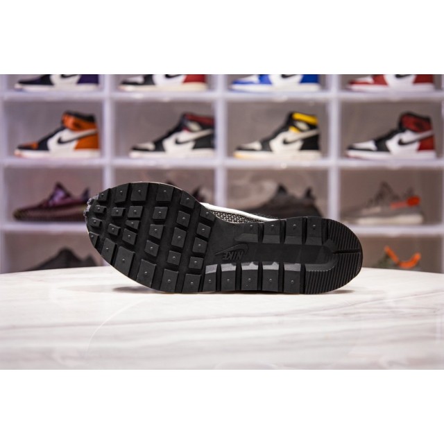 H12 BATCH Sacai x Nike VaporWaffle Black White CV1363 001