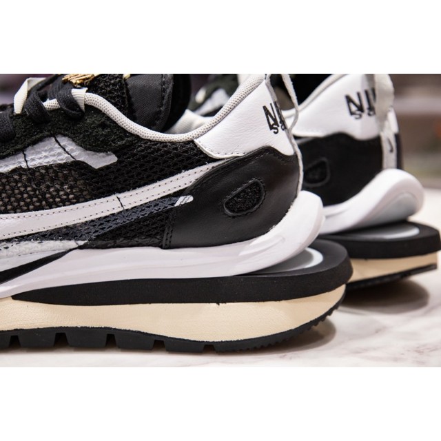 H12 BATCH Sacai x Nike VaporWaffle Black White CV1363 001