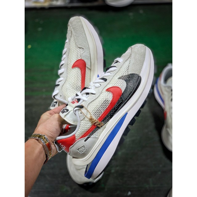 H12 BATCH Sacai x Nike VaporWaffle Royal Fuchsia CV1363 100