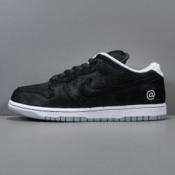 GOD BATCH Nike SB Dunk Low Be@rbrick CZ5127 001