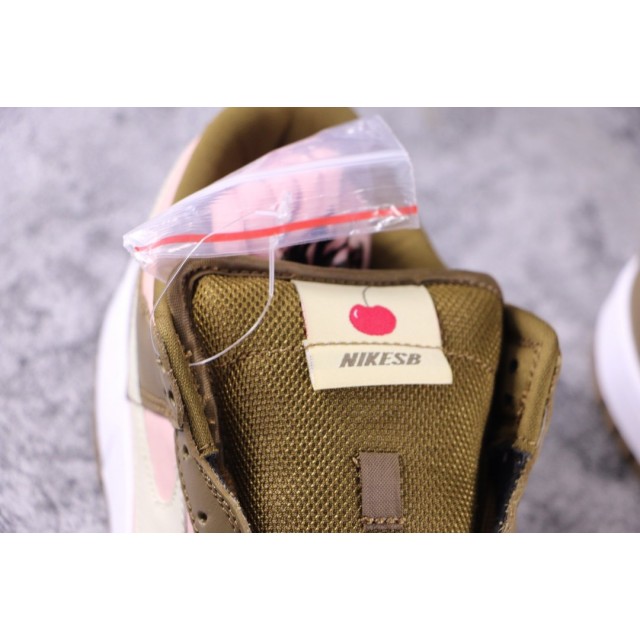 GOD BATCH Stussy x SB Dunk Low Pro "Cherry" 304292 671