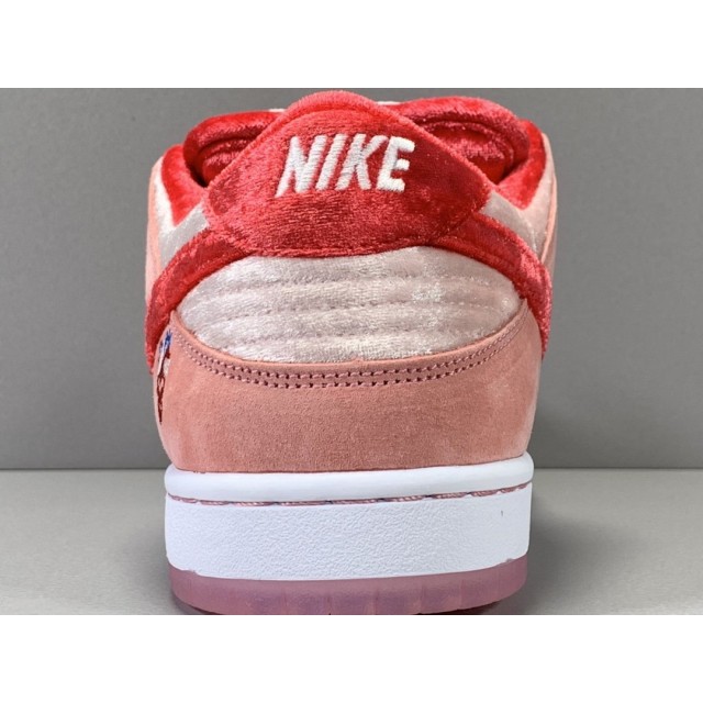 H12 BATCH StrangeLove x Nike SB Dunk Low CT2552 800 