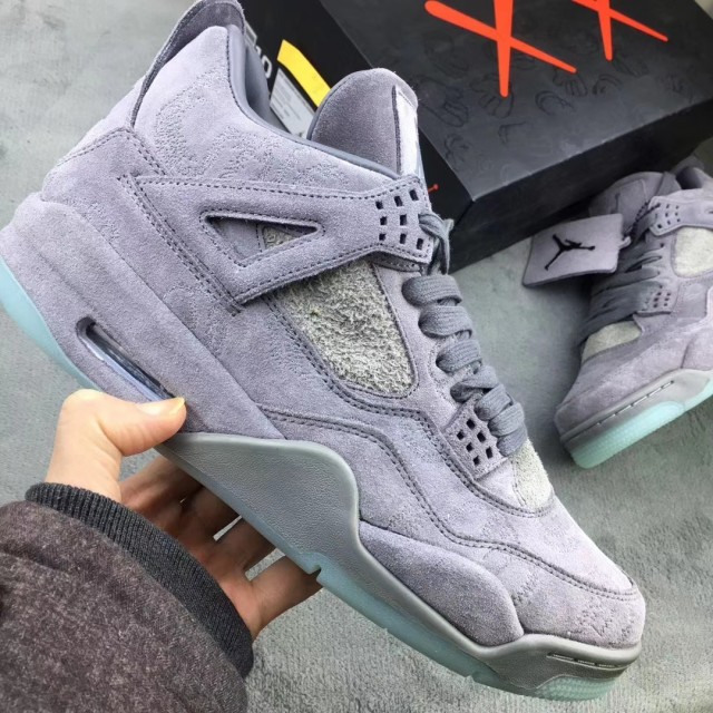 GET BATCH KAWS x Air Jordan 4 “Cool Grey ” 930155-003