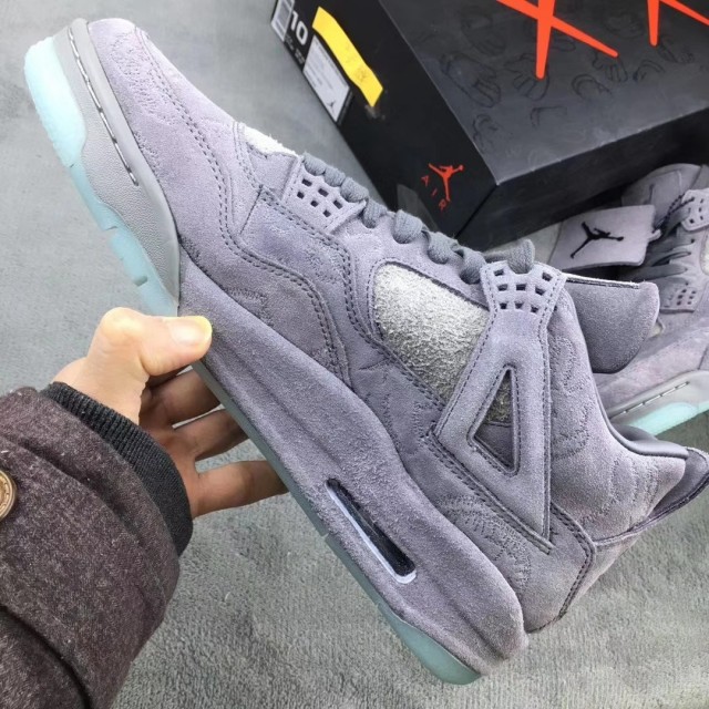 GET BATCH KAWS x Air Jordan 4 “Cool Grey ” 930155-003