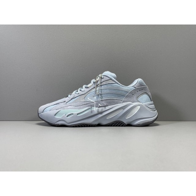 X BATCH Adidas Yeezy 700 V2 "Hospital Blue" FV8424