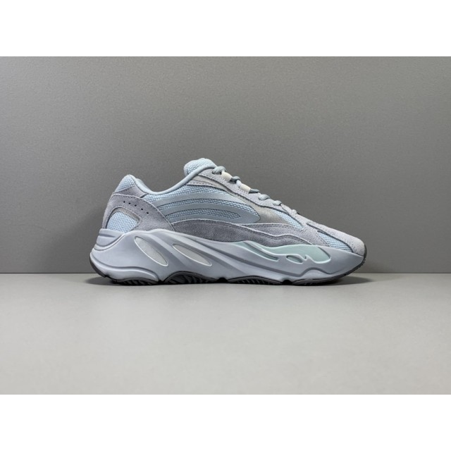 X BATCH Adidas Yeezy 700 V2 "Hospital Blue" FV8424