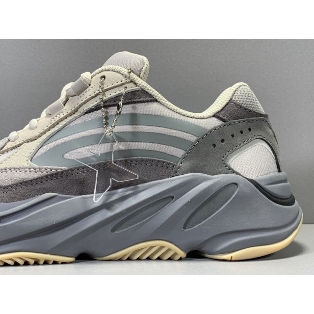 X BATCH Adidas Yeezy 700 V2 “TEPHRA” FU7914