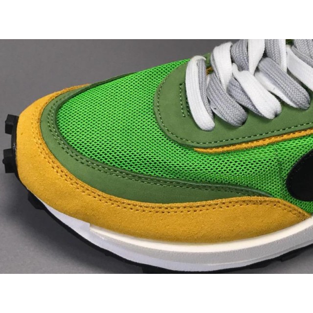 GOD Batch Unisex Sacai x Nike Waffle Daybreak BV0073 300