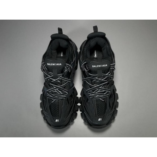 GT Batch Unisex Balenciaga Track 3.0 542023 W1GB1 1000