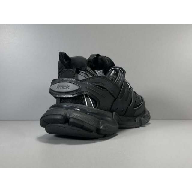 GT Batch Unisex Balenciaga Track 3.0 542023 W1GB1 1000