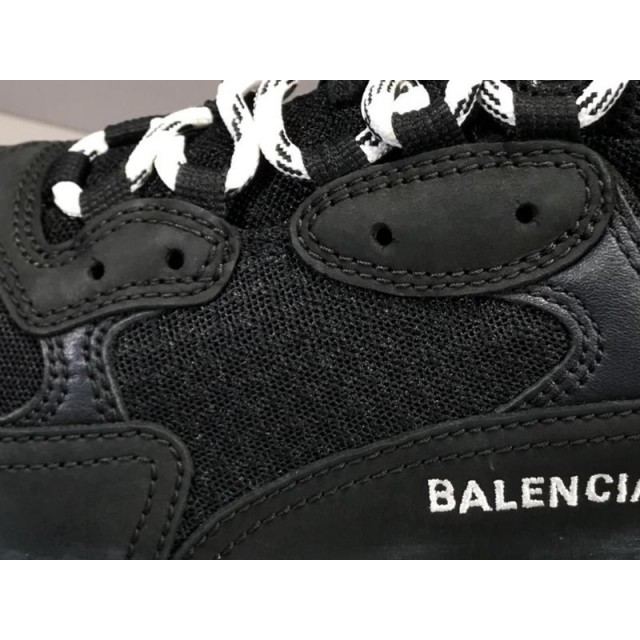 GT Batch Unisex Balenciaga Triple S 541624 W09E1 1000