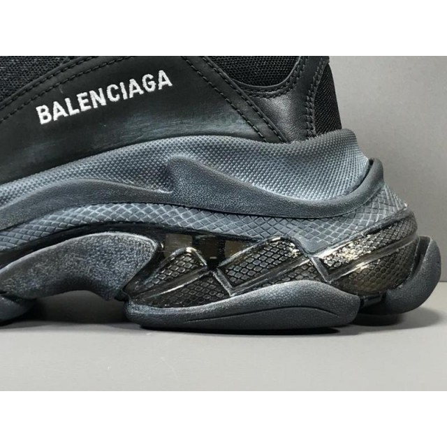 GT Batch Unisex Balenciaga Triple S 541624 W09E1 1000