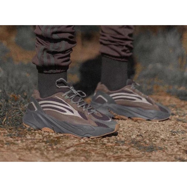 X Batch Unisex Adidas Yeezy 700 V2" Geode" EG6860