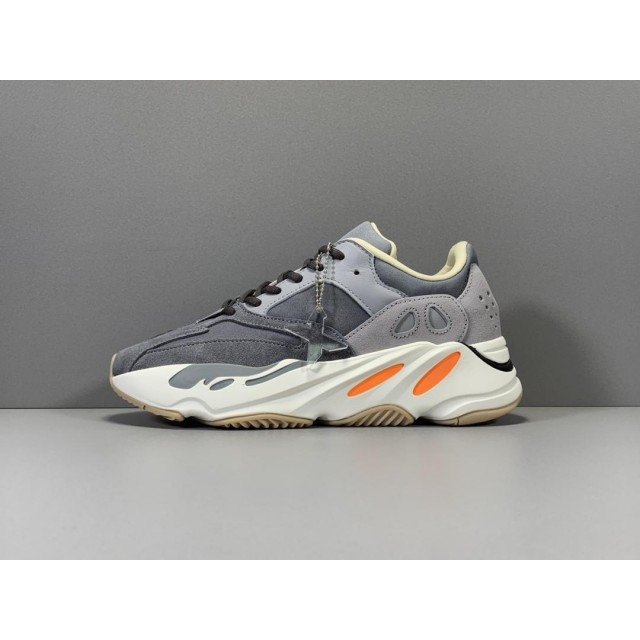 X Batch Unisex Yeezy Boost 700 "Magnet" FV9922