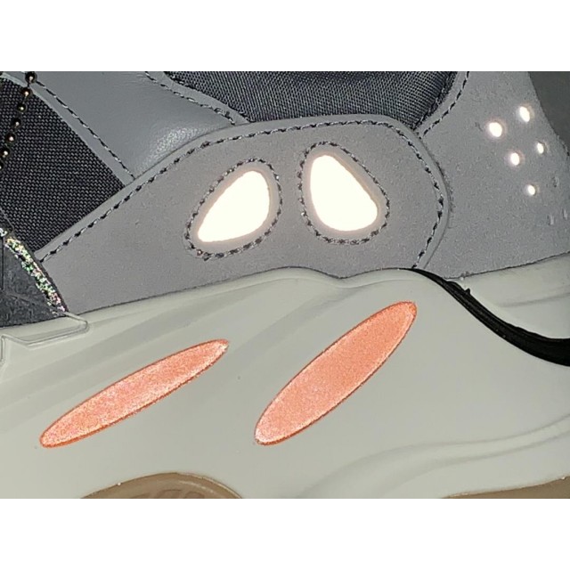 X Batch Unisex Yeezy Boost 700 "Magnet" FV9922