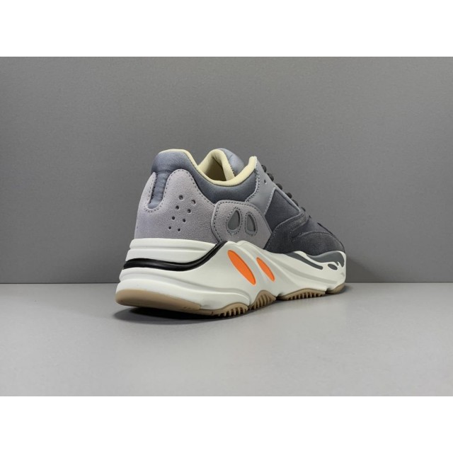 X Batch Unisex Yeezy Boost 700 "Magnet" FV9922